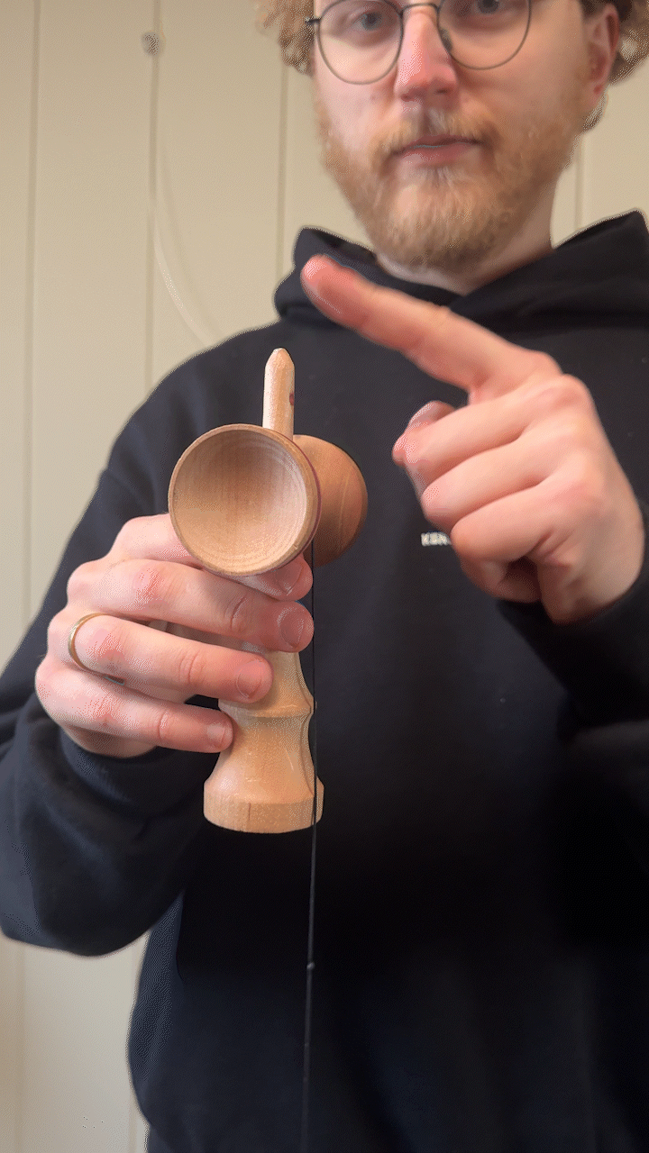 How to play kendama – step 1, holding the ken correctly